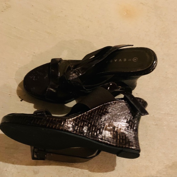 Shoes - Picture 6 of 11